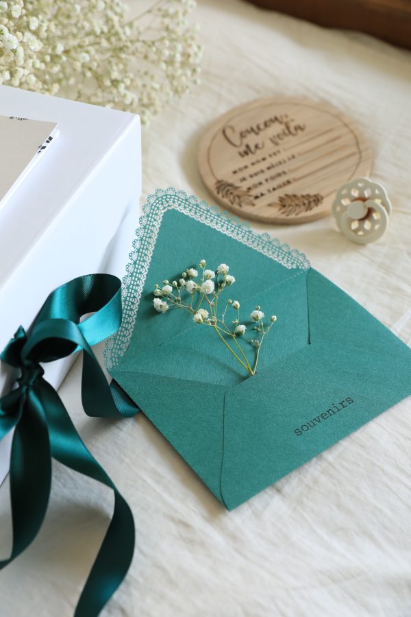 Boite souvenirs blanche personnalisée - Couronne d'eucalyptus – Image 2